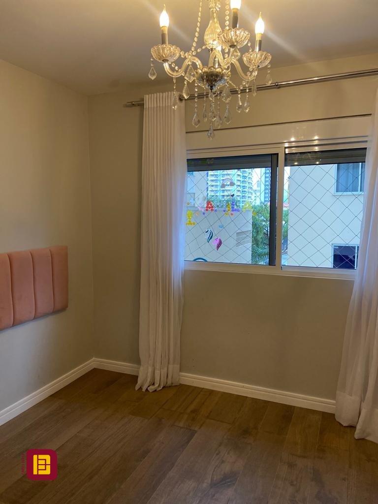 Apartamento com 149m², 4 quartos (sendo 1 suíte), 2 garagens, no bairro Campinas em São José