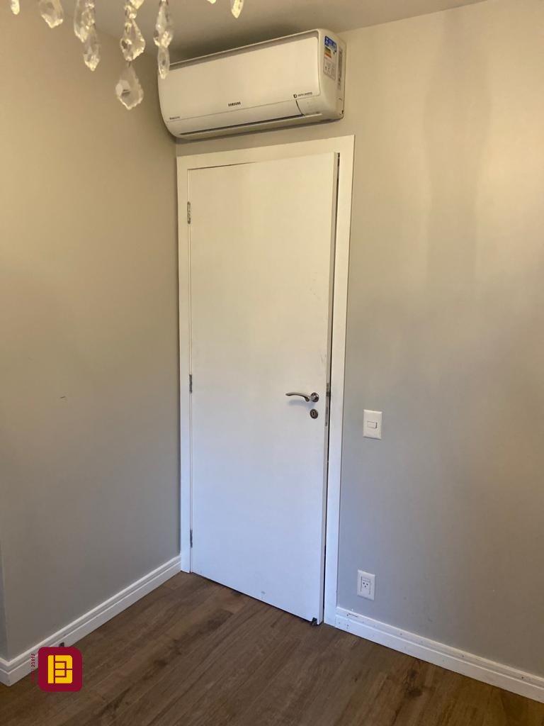 Apartamento com 149m², 4 quartos (sendo 1 suíte), 2 garagens, no bairro Campinas em São José