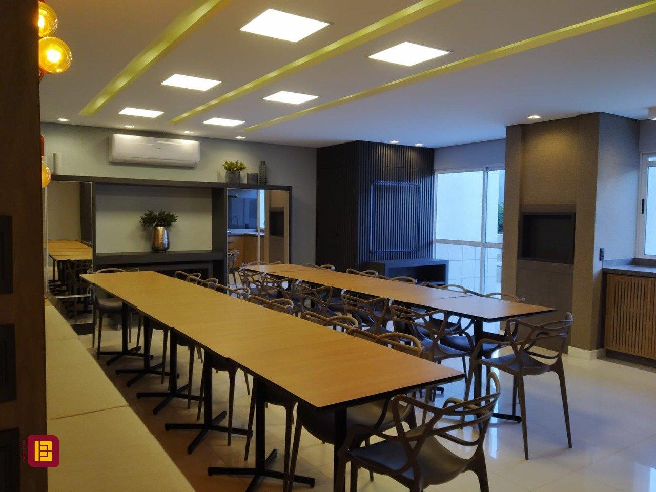 Apartamento com 149m², 4 quartos (sendo 1 suíte), 2 garagens, no bairro Campinas em São José