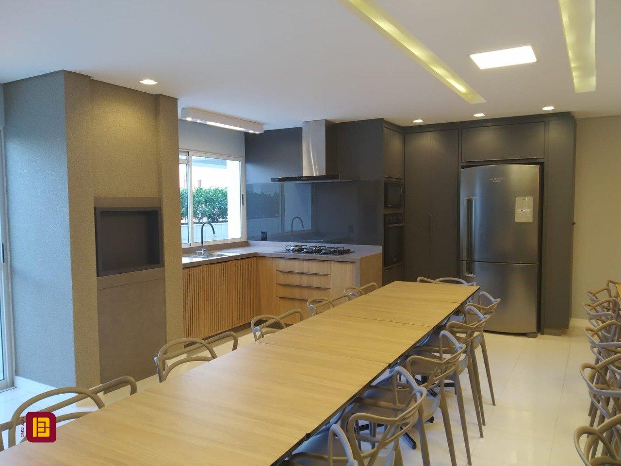 Apartamento com 149m², 4 quartos (sendo 1 suíte), 2 garagens, no bairro Campinas em São José