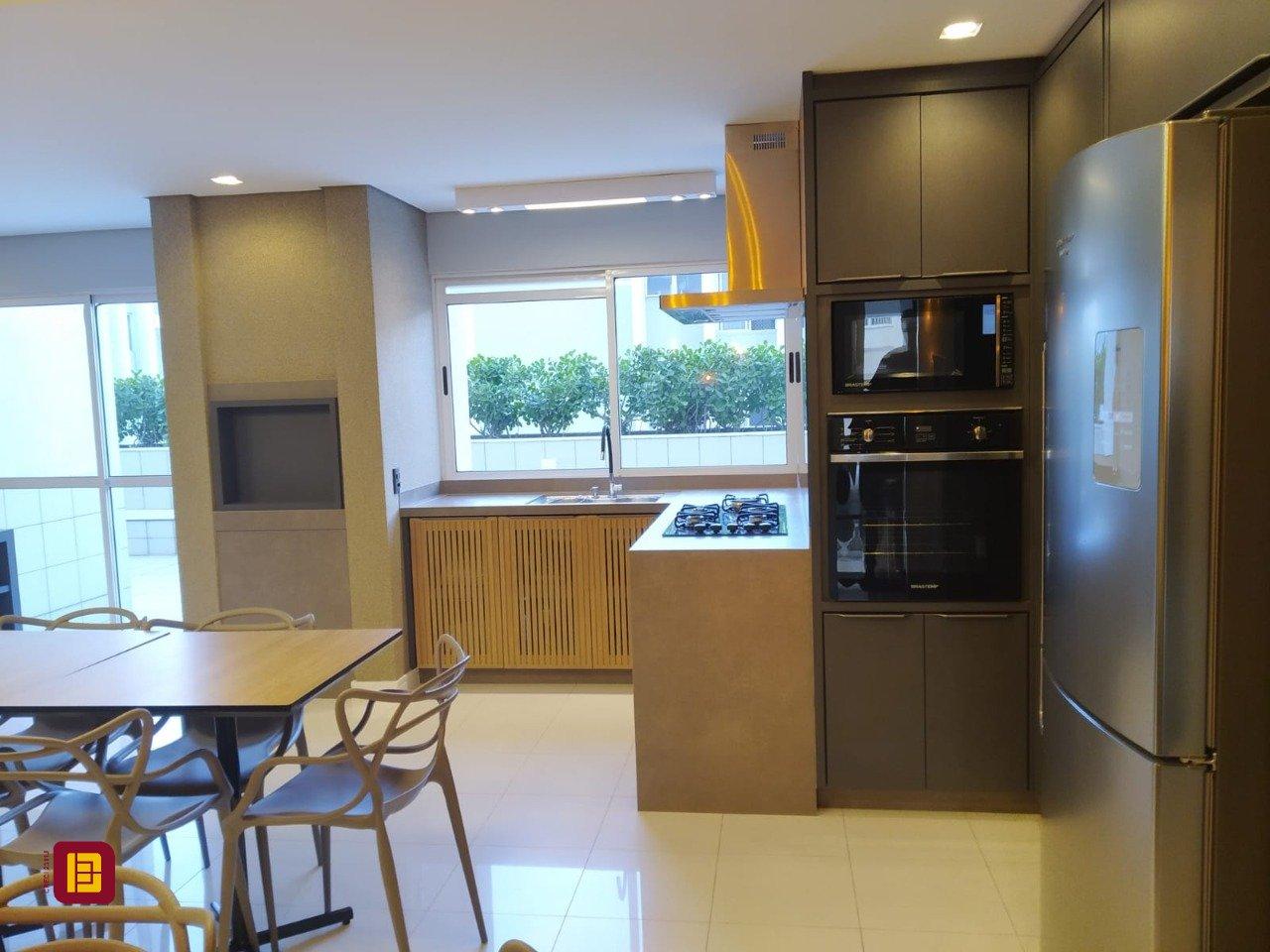 Apartamento com 149m², 4 quartos (sendo 1 suíte), 2 garagens, no bairro Campinas em São José