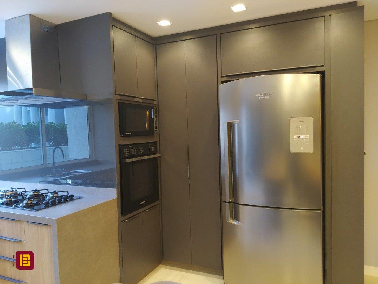 Apartamento com 149m², 4 quartos (sendo 1 suíte), 2 garagens, no bairro Campinas em São José