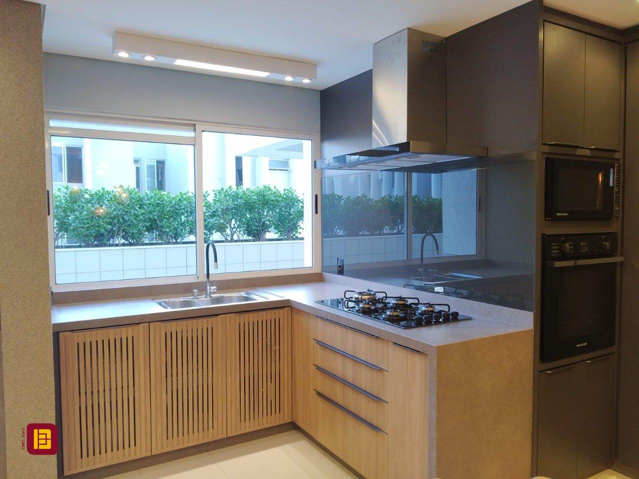 Apartamento com 149m², 4 quartos (sendo 1 suíte), 2 garagens, no bairro Campinas em São José