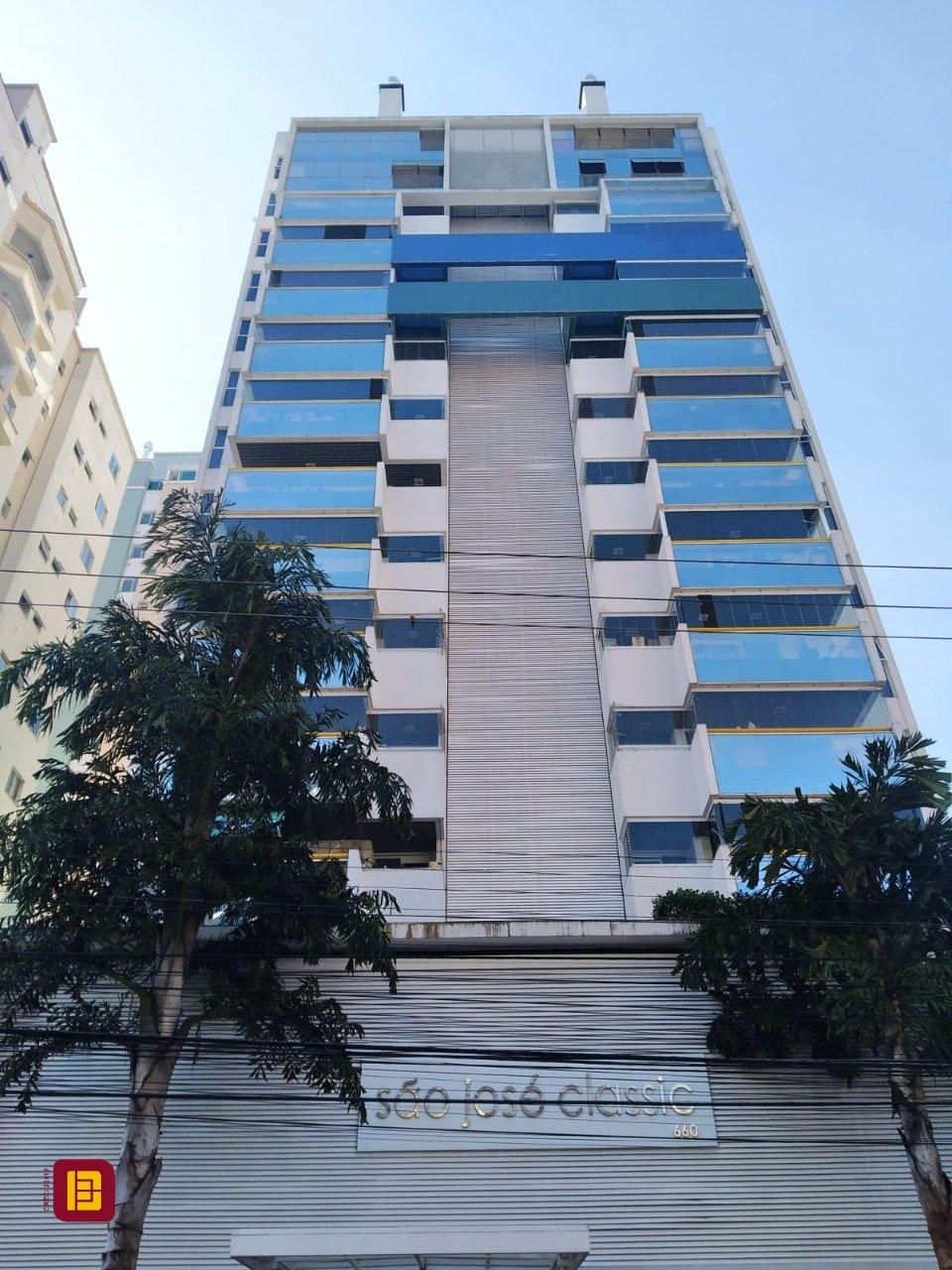 Apartamento com 149m², 4 quartos (sendo 1 suíte), 2 garagens, no bairro Campinas em São José