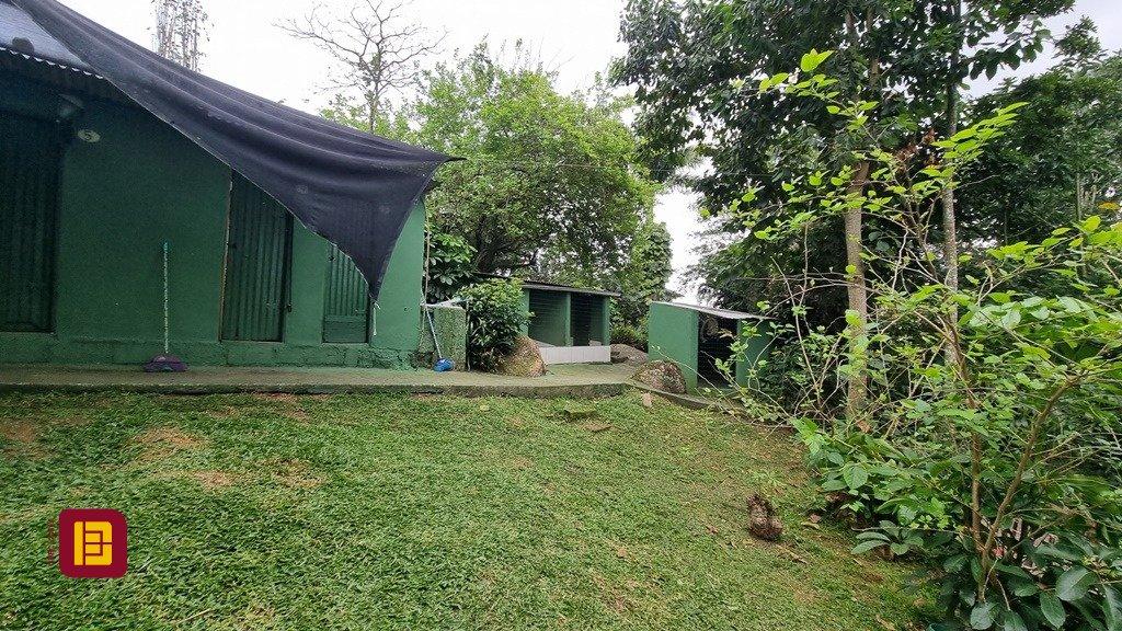 Casa com 270m², 6 quartos (sendo 1 suíte), 2 garagens, no bairro Sambaqui em Florianópolis