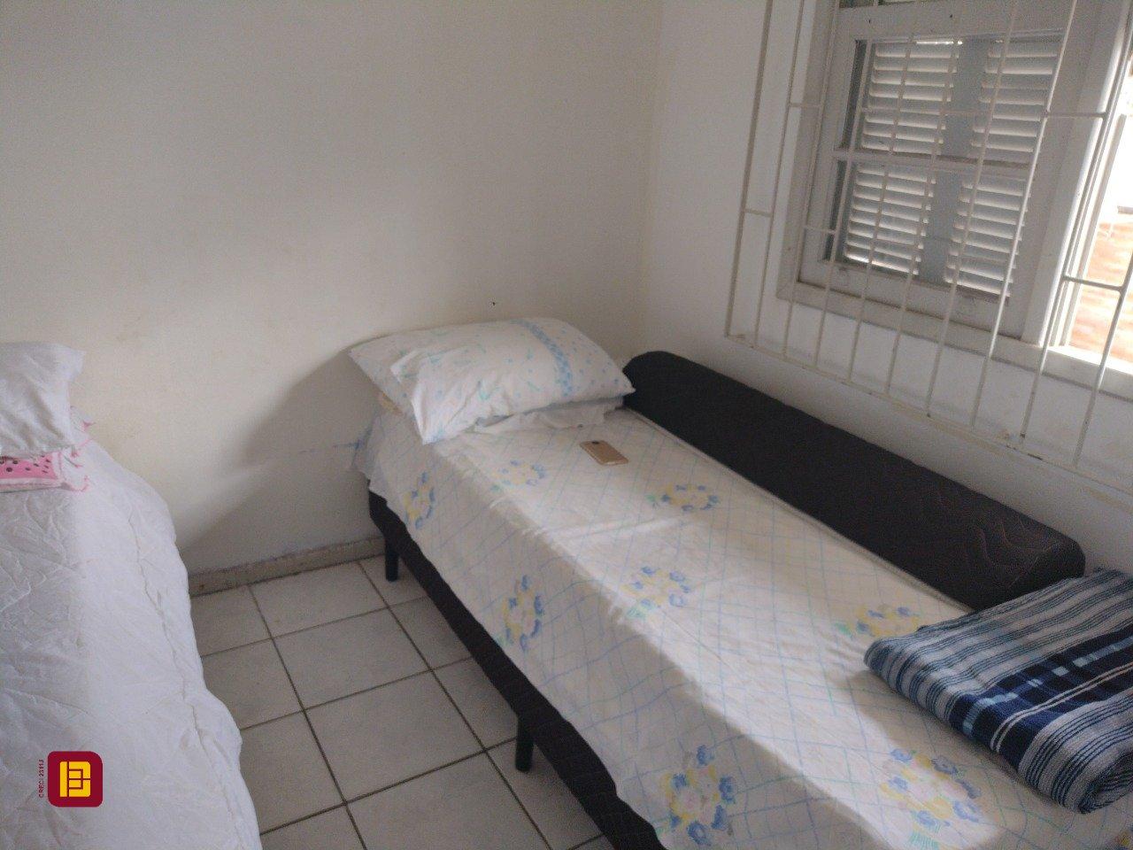 Casa com 545m², 7 quartos (sendo 4 suítes), 3 garagens, no bairro Daniela em Florianópolis