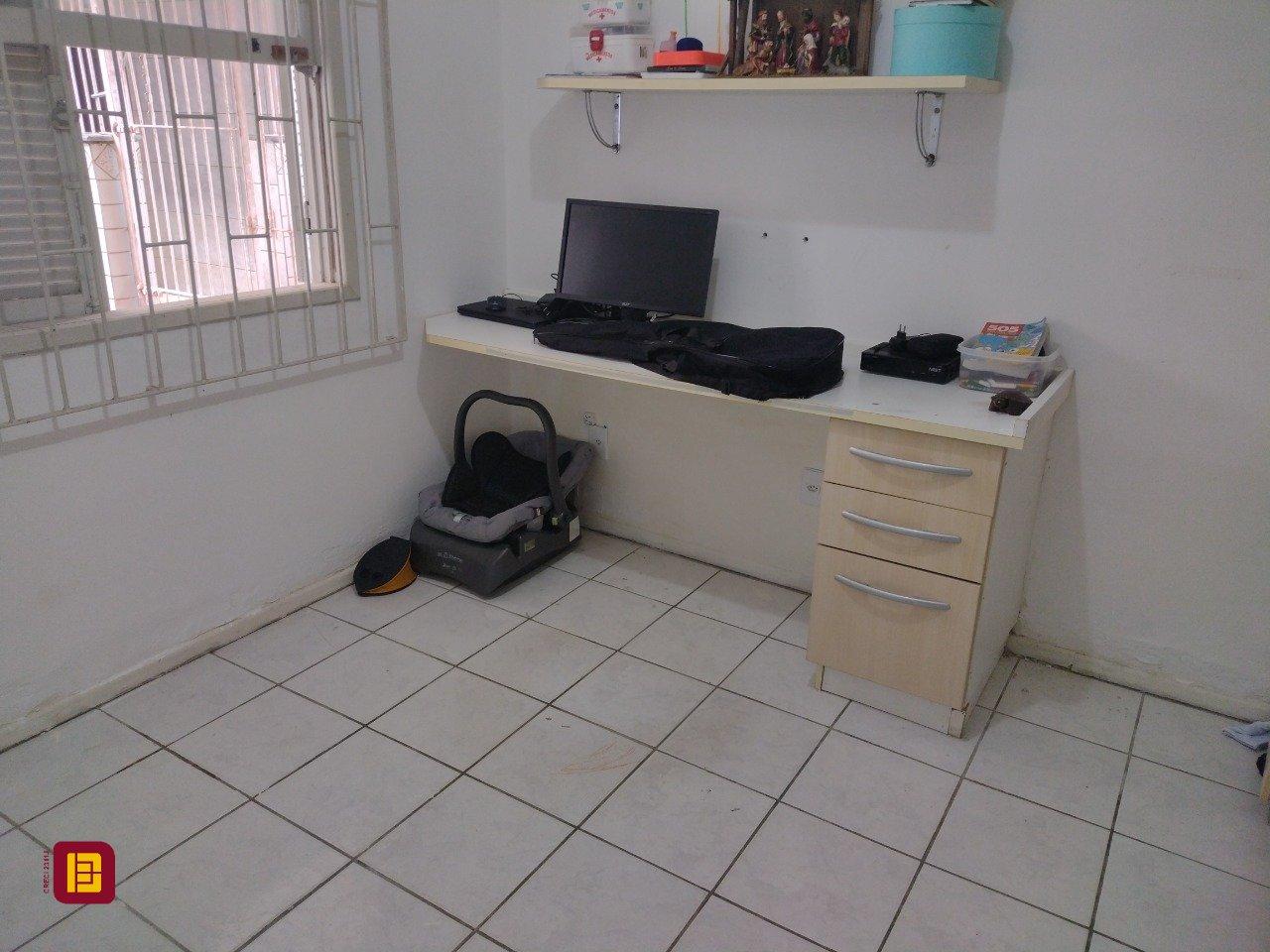 Casa com 545m², 7 quartos (sendo 4 suítes), 3 garagens, no bairro Daniela em Florianópolis