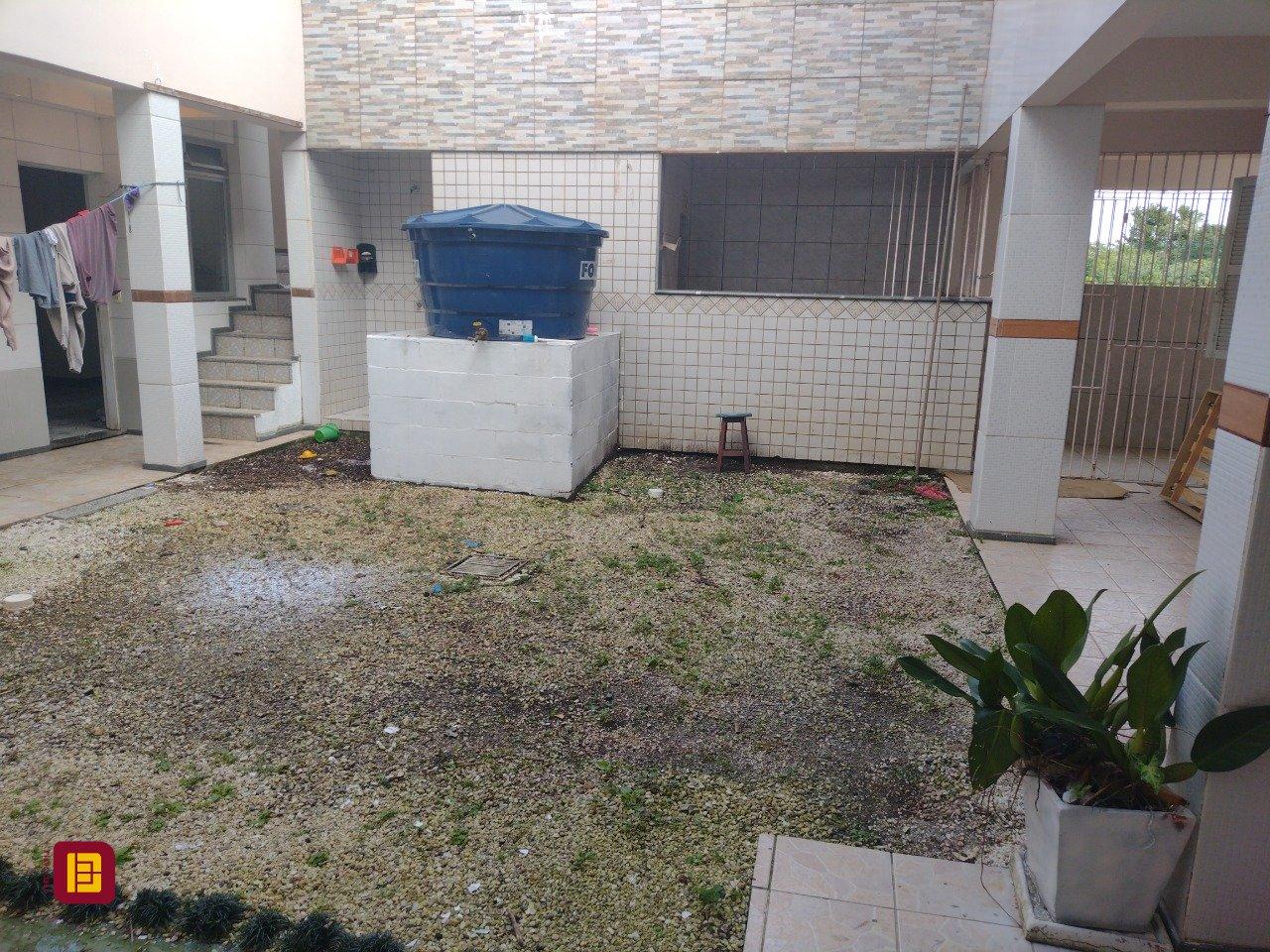 Casa com 545m², 7 quartos (sendo 4 suítes), 3 garagens, no bairro Daniela em Florianópolis