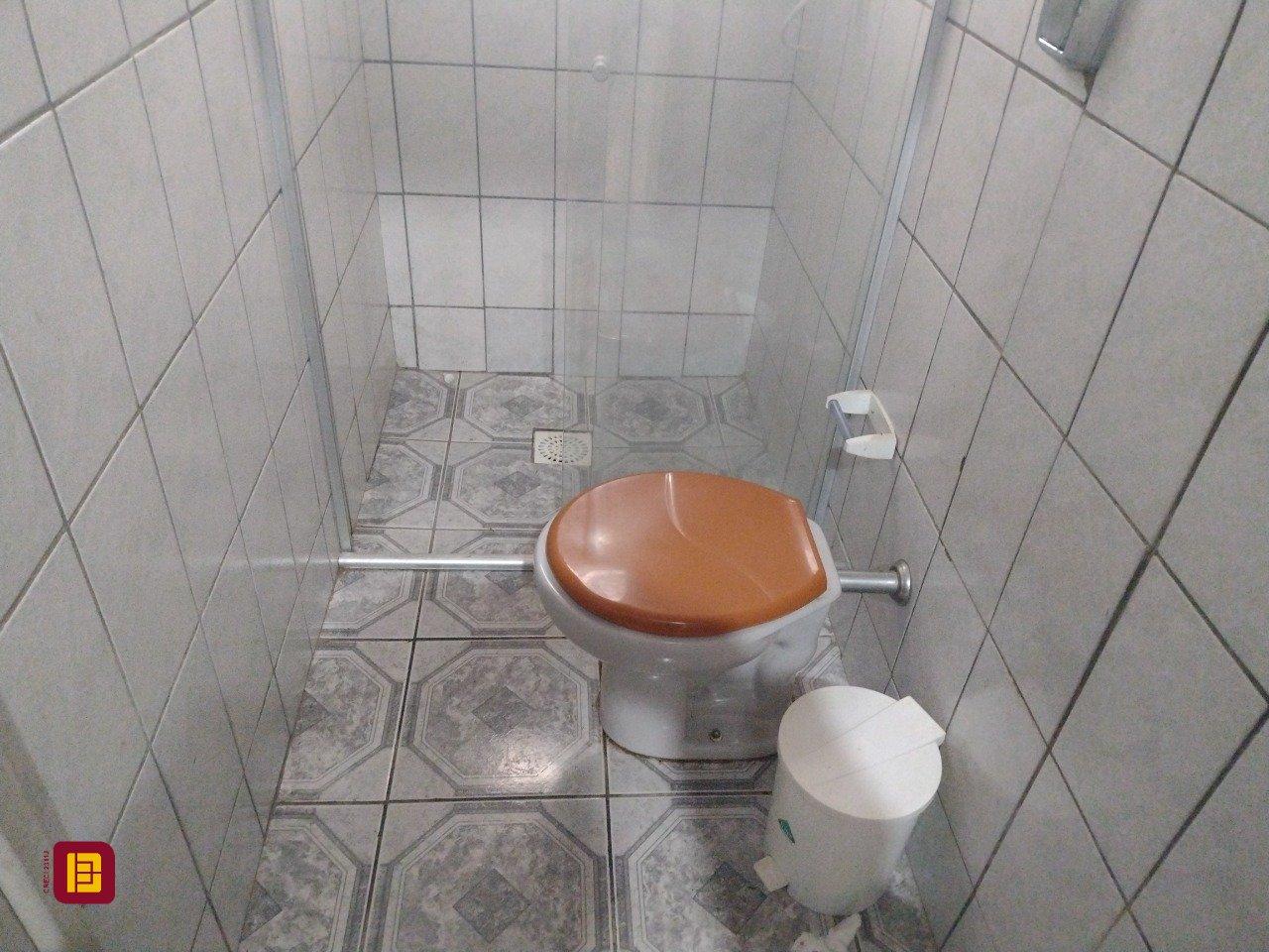 Casa com 545m², 7 quartos (sendo 4 suítes), 3 garagens, no bairro Daniela em Florianópolis