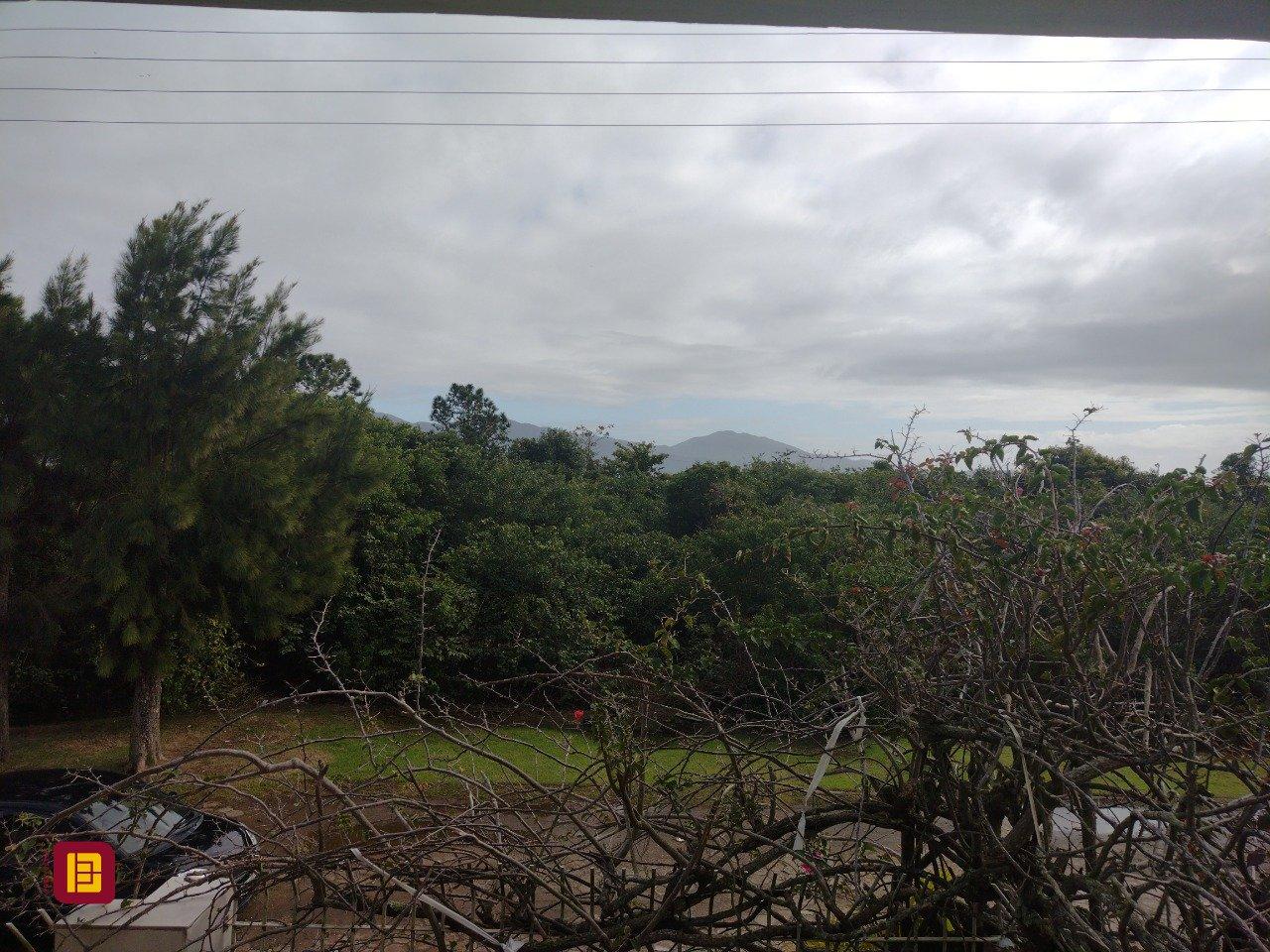 Casa com 545m², 7 quartos (sendo 4 suítes), 3 garagens, no bairro Daniela em Florianópolis