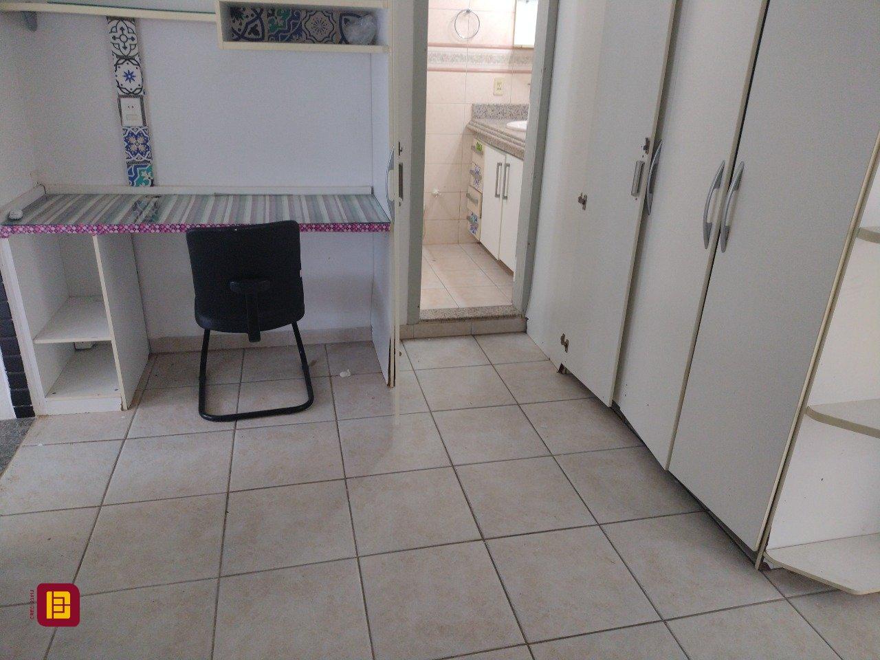 Casa com 545m², 7 quartos (sendo 4 suítes), 3 garagens, no bairro Daniela em Florianópolis