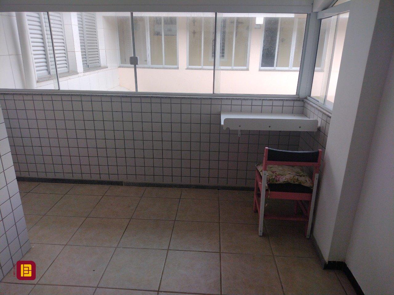 Casa com 545m², 7 quartos (sendo 4 suítes), 3 garagens, no bairro Daniela em Florianópolis