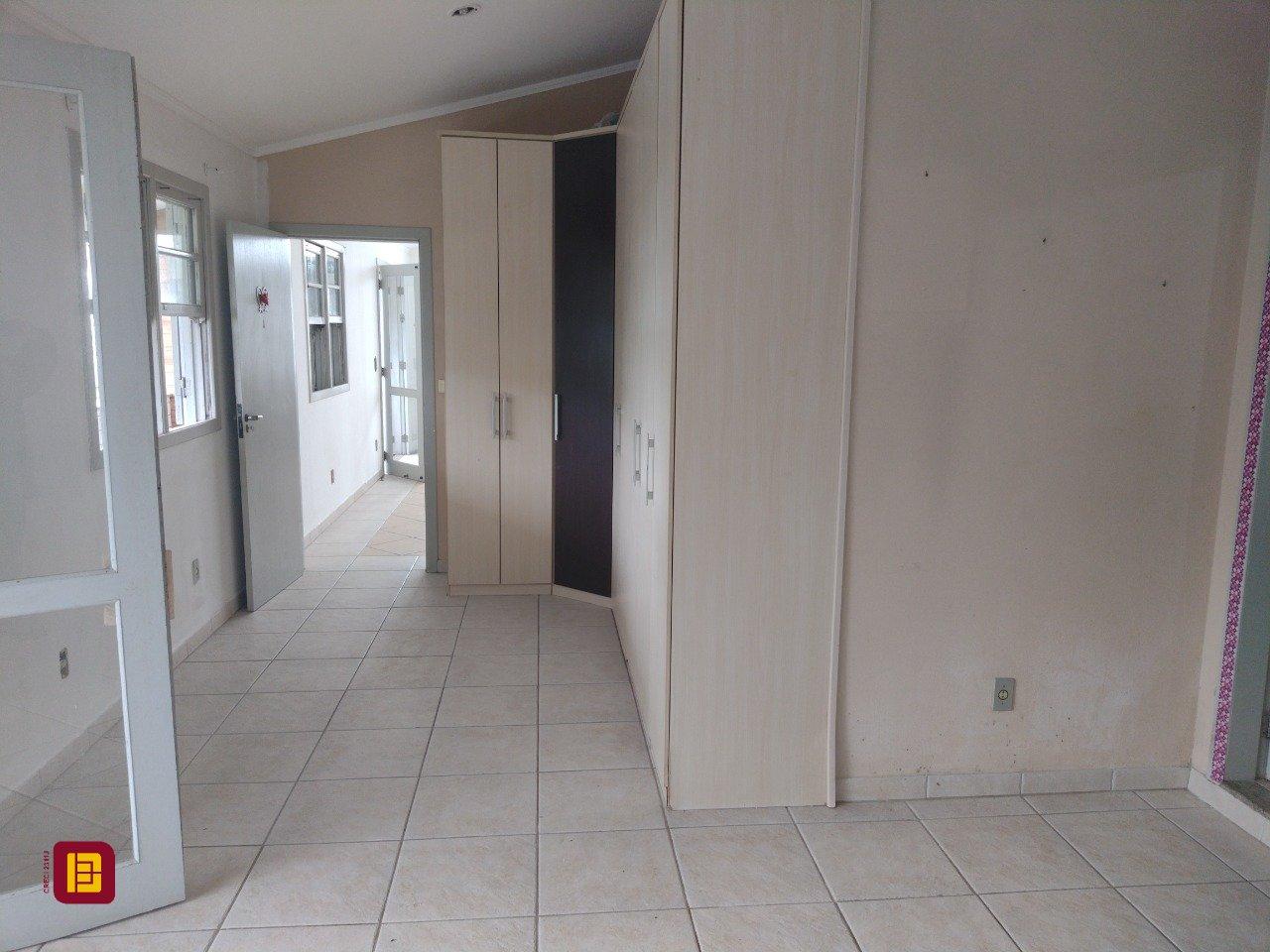 Casa com 545m², 7 quartos (sendo 4 suítes), 3 garagens, no bairro Daniela em Florianópolis