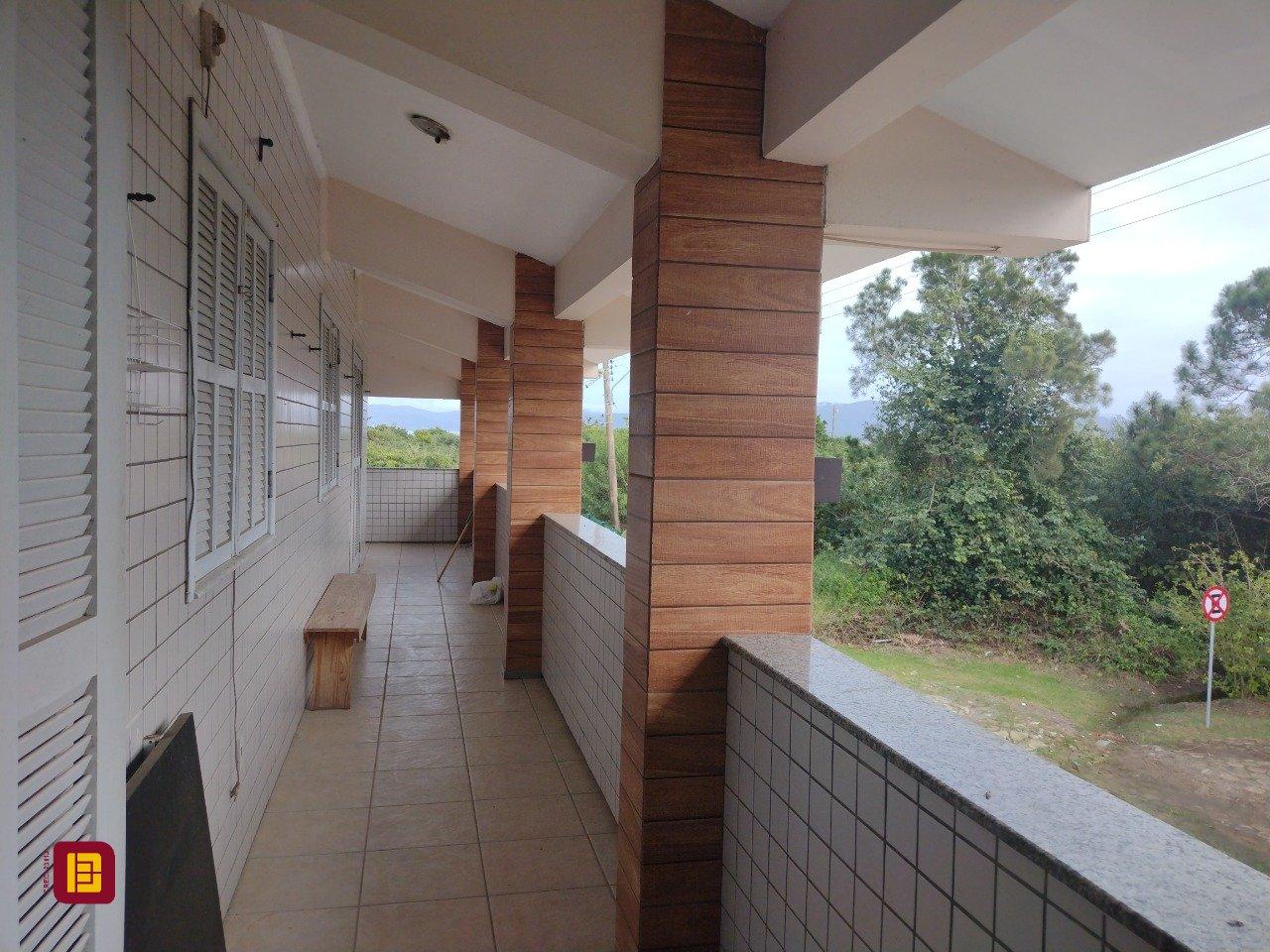 Casa com 545m², 7 quartos (sendo 4 suítes), 3 garagens, no bairro Daniela em Florianópolis