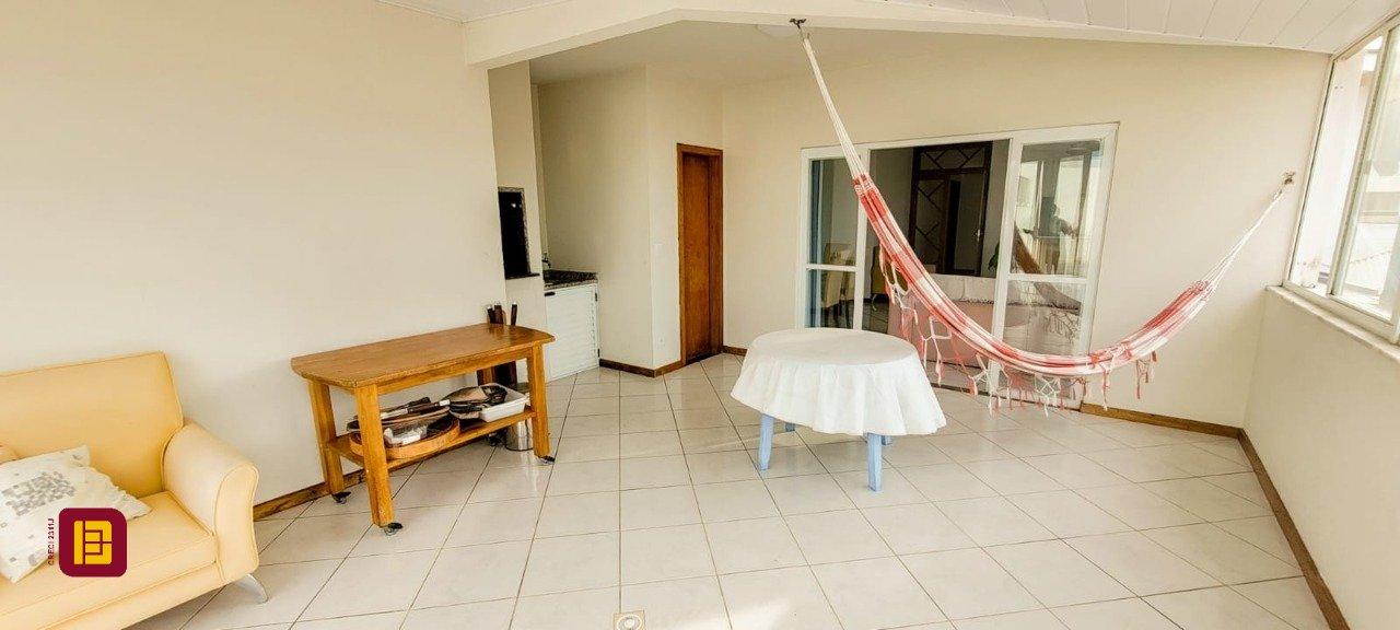 Cobertura com 226m², 6 quartos (sendo 2 suítes), 2 garagens, no bairro Ingleses em Florianópolis