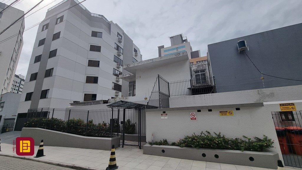 Cobertura com 221m², 3 quartos (sendo 1 suíte), 1 garagem, no bairro Centro em Florianópolis