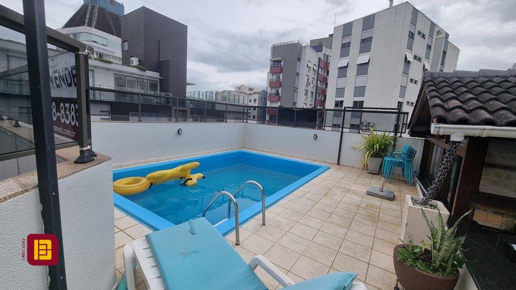 Cobertura com 221m², 3 quartos (sendo 1 suíte), 1 garagem, no bairro Centro em Florianópolis