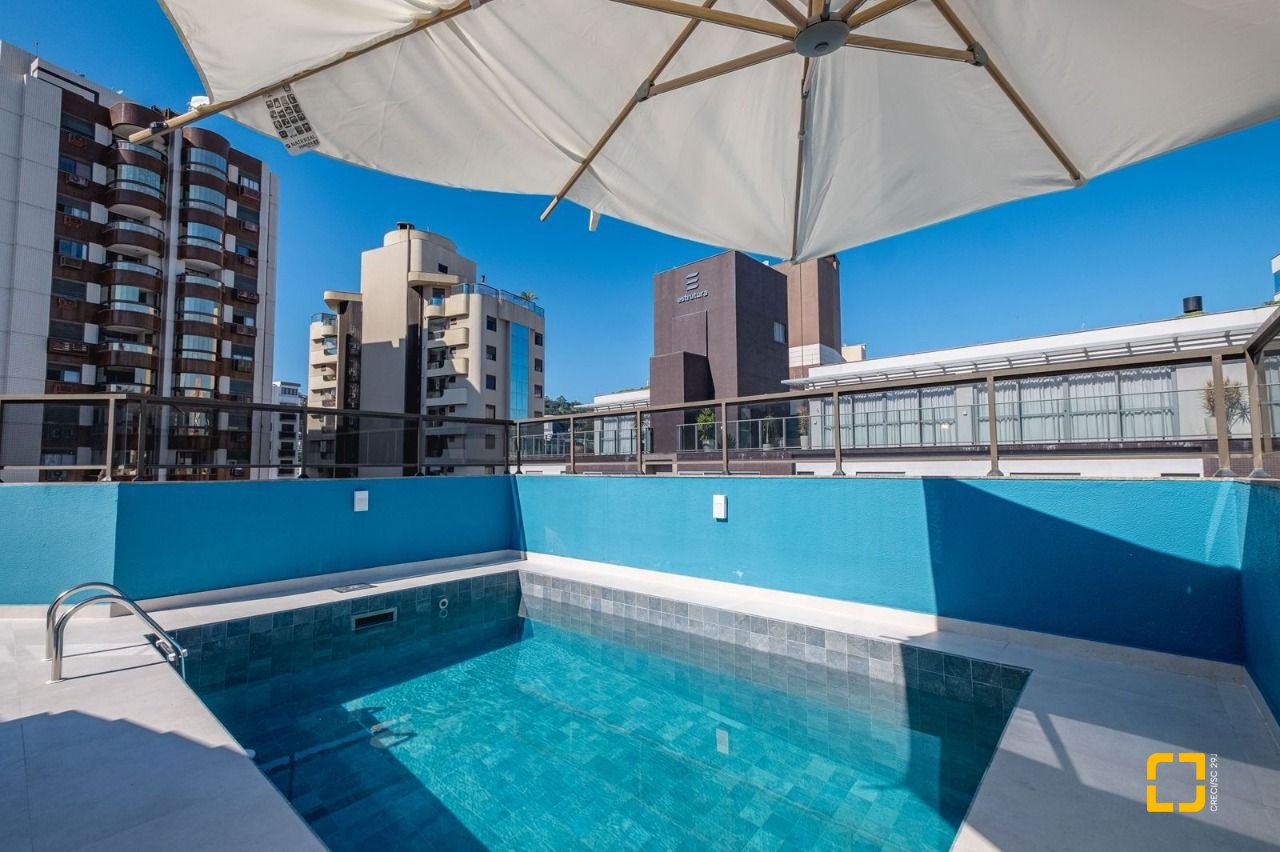 Cobertura com 221m², 3 quartos (sendo 1 suíte), 1 garagem, no bairro Centro em Florianópolis