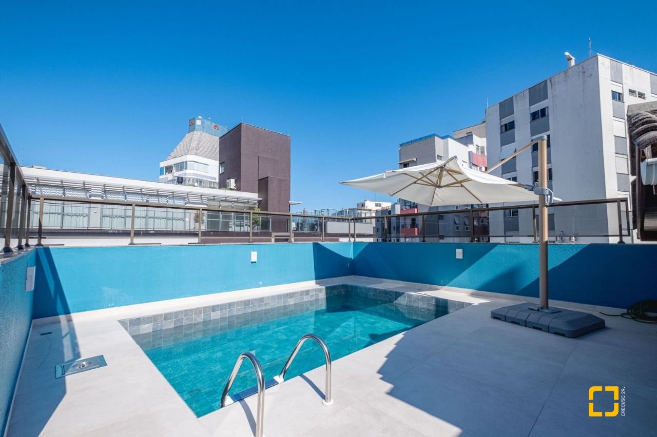Cobertura com 221m², 3 quartos (sendo 1 suíte), 1 garagem, no bairro Centro em Florianópolis
