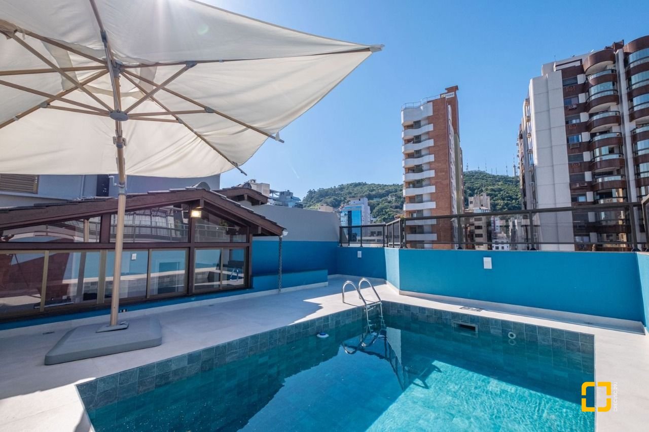 Cobertura com 221m², 3 quartos (sendo 1 suíte), 1 garagem, no bairro Centro em Florianópolis