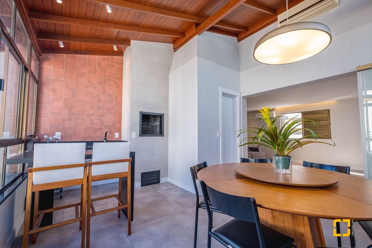 Cobertura com 221m², 3 quartos (sendo 1 suíte), 1 garagem, no bairro Centro em Florianópolis