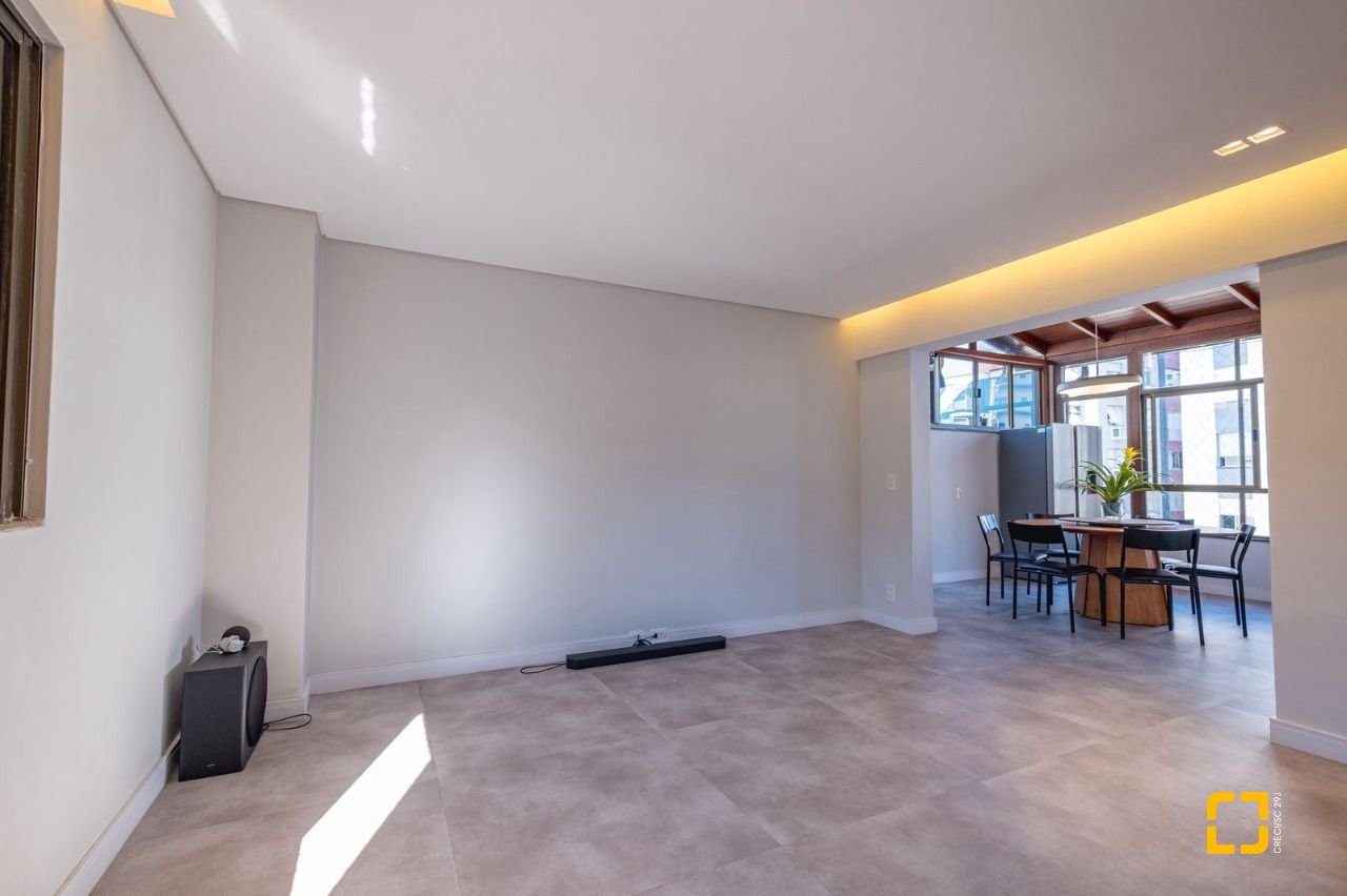 Cobertura com 221m², 3 quartos (sendo 1 suíte), 1 garagem, no bairro Centro em Florianópolis