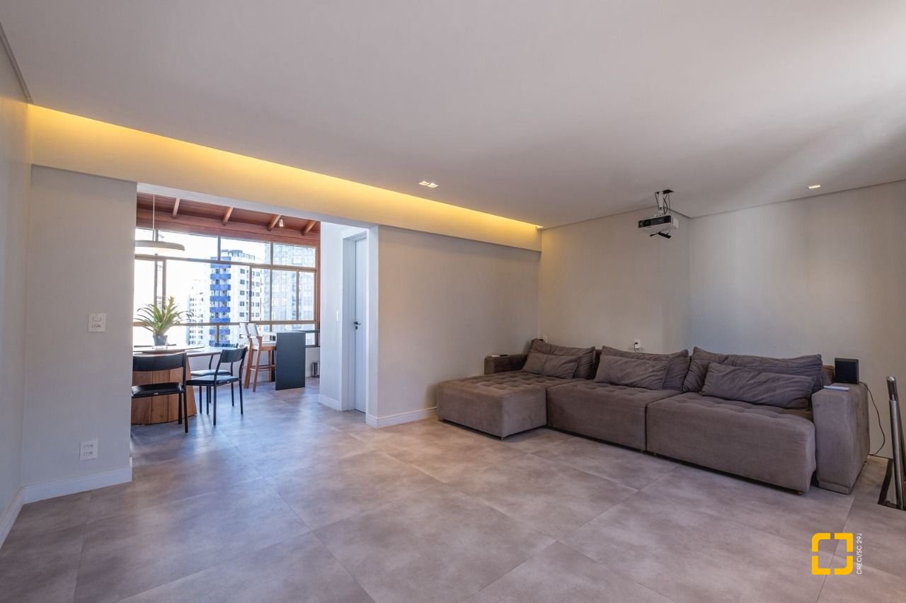 Cobertura com 221m², 3 quartos (sendo 1 suíte), 1 garagem, no bairro Centro em Florianópolis