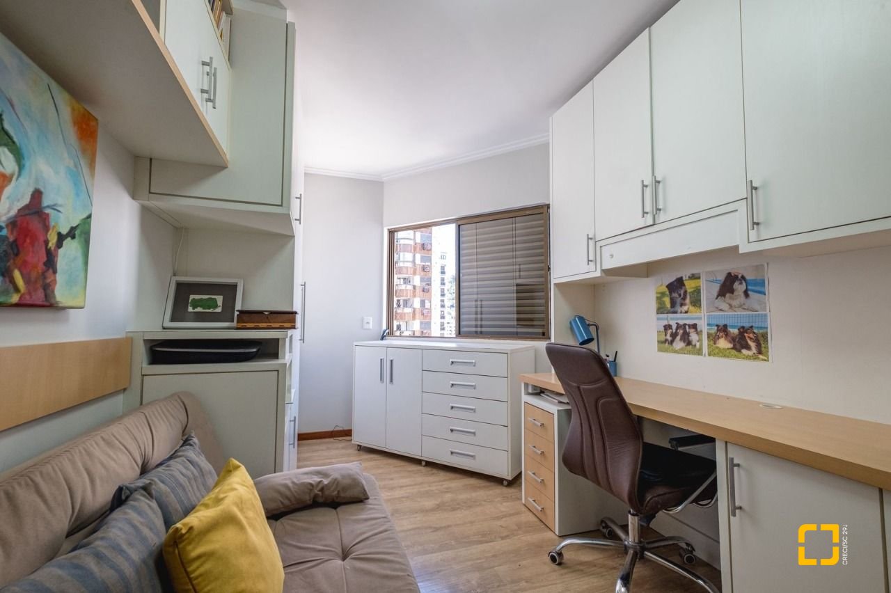 Cobertura com 221m², 3 quartos (sendo 1 suíte), 1 garagem, no bairro Centro em Florianópolis