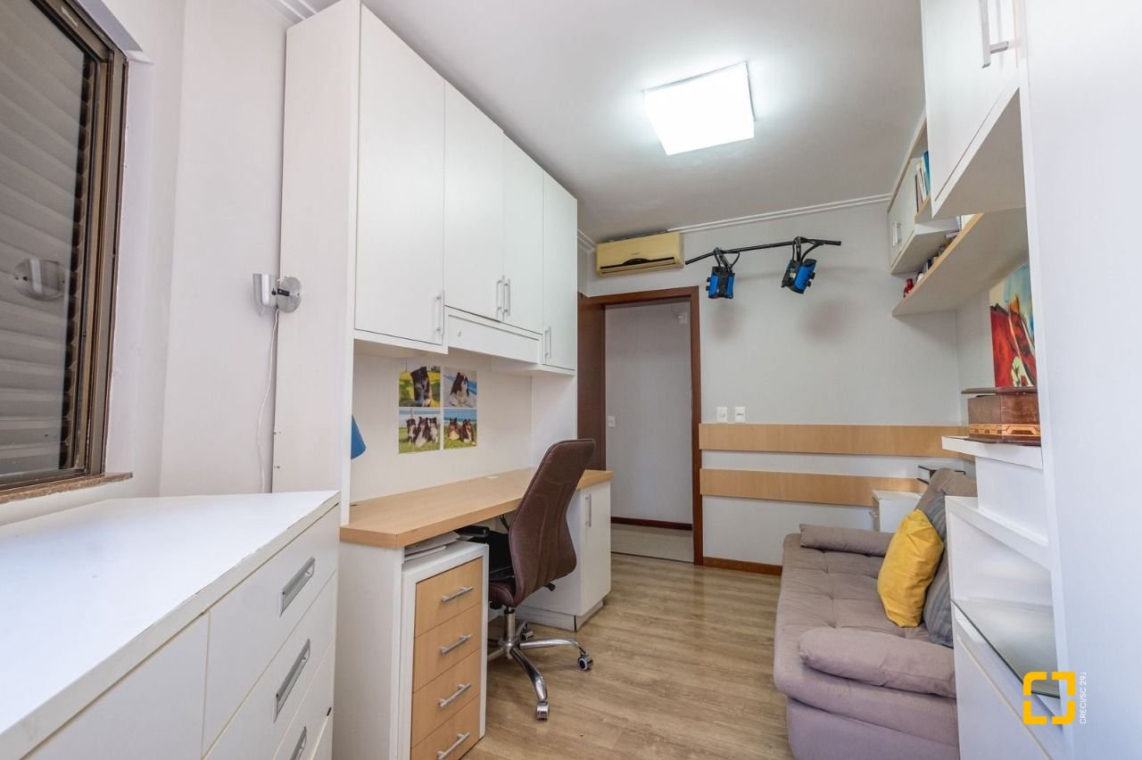 Cobertura com 221m², 3 quartos (sendo 1 suíte), 1 garagem, no bairro Centro em Florianópolis