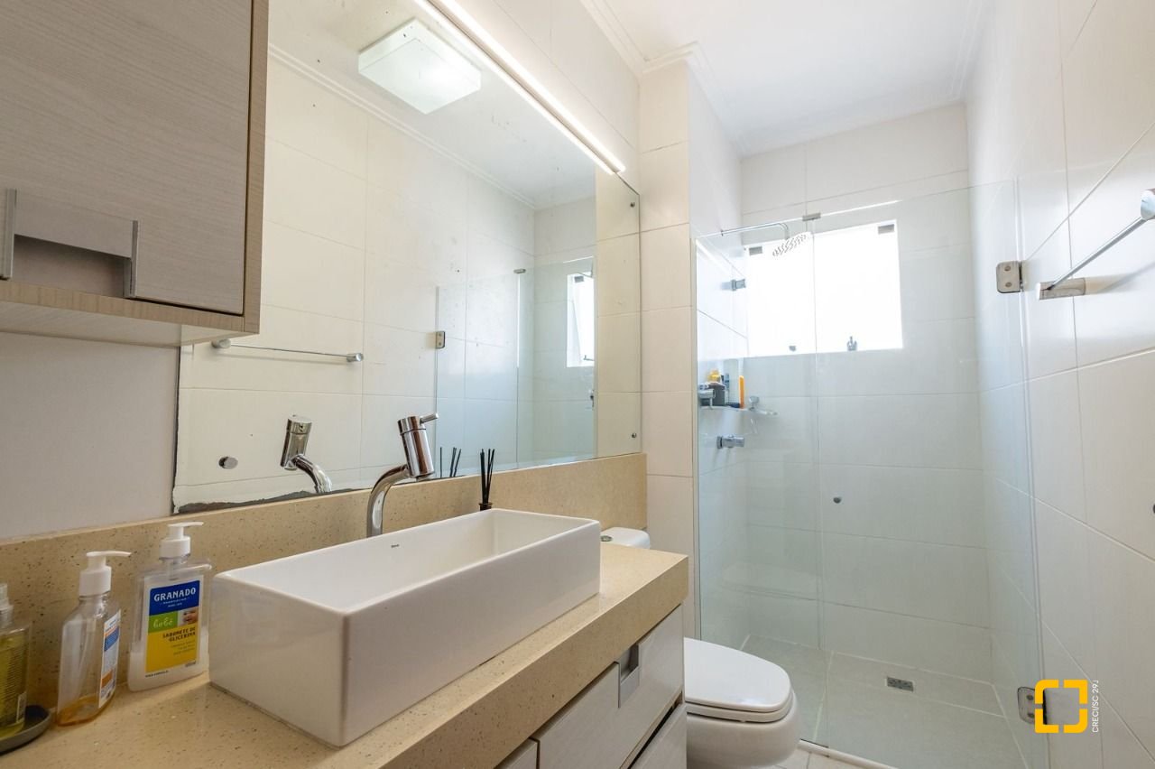 Cobertura com 221m², 3 quartos (sendo 1 suíte), 1 garagem, no bairro Centro em Florianópolis