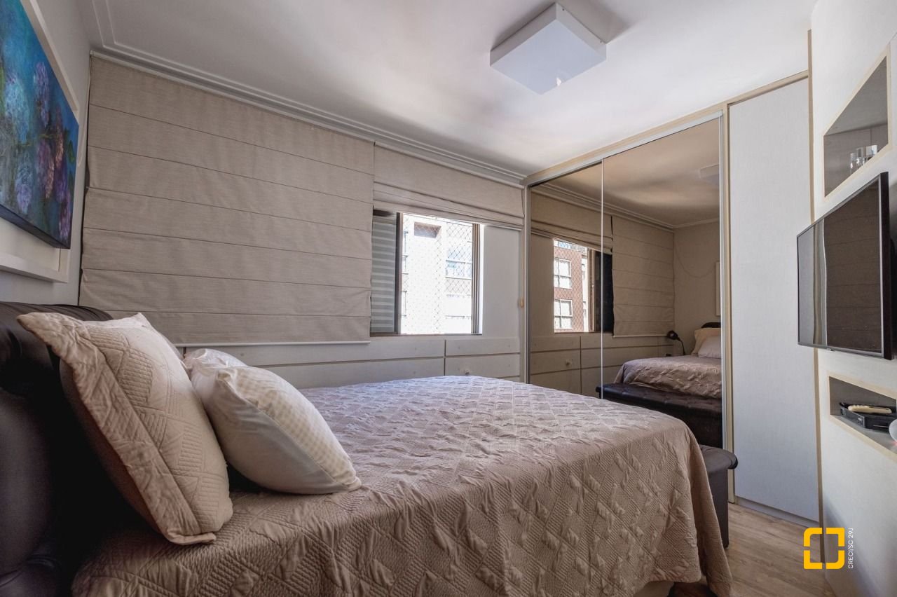 Cobertura com 221m², 3 quartos (sendo 1 suíte), 1 garagem, no bairro Centro em Florianópolis