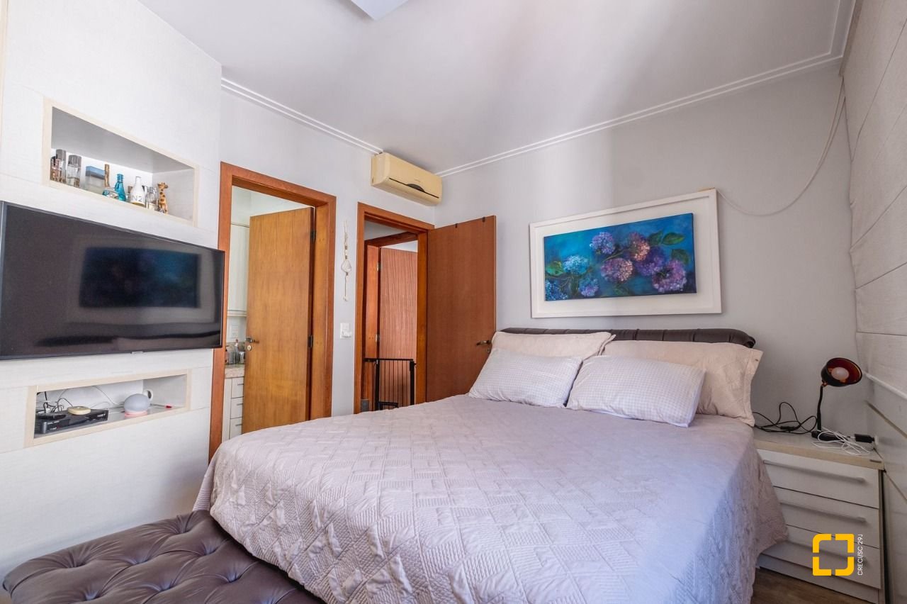 Cobertura com 221m², 3 quartos (sendo 1 suíte), 1 garagem, no bairro Centro em Florianópolis