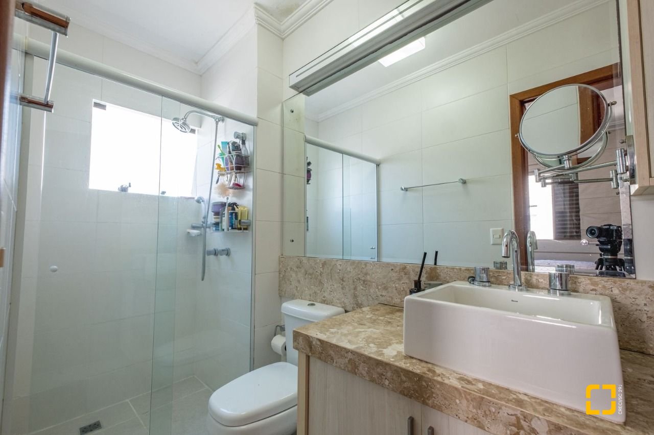 Cobertura com 221m², 3 quartos (sendo 1 suíte), 1 garagem, no bairro Centro em Florianópolis