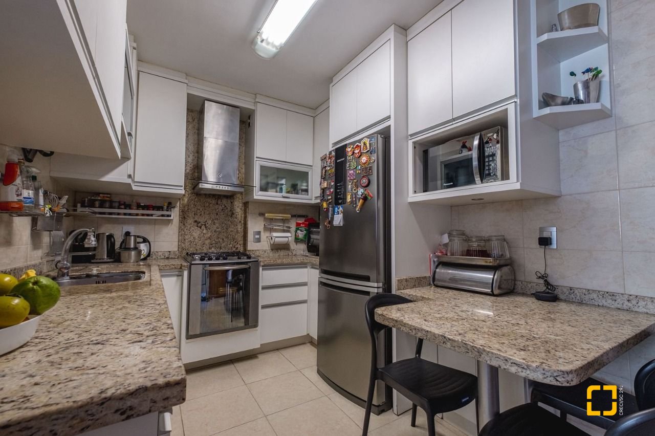 Cobertura com 221m², 3 quartos (sendo 1 suíte), 1 garagem, no bairro Centro em Florianópolis