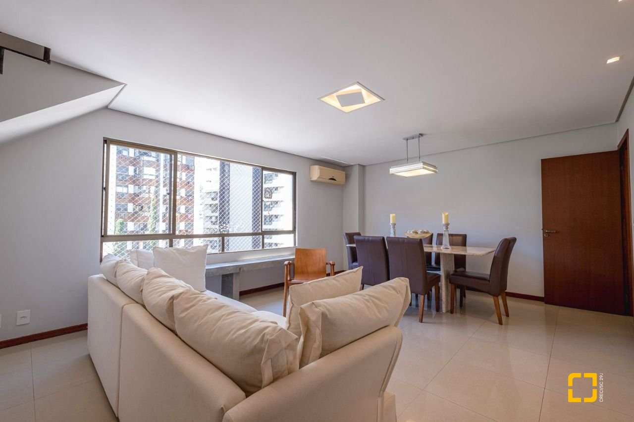 Cobertura com 221m², 3 quartos (sendo 1 suíte), 1 garagem, no bairro Centro em Florianópolis