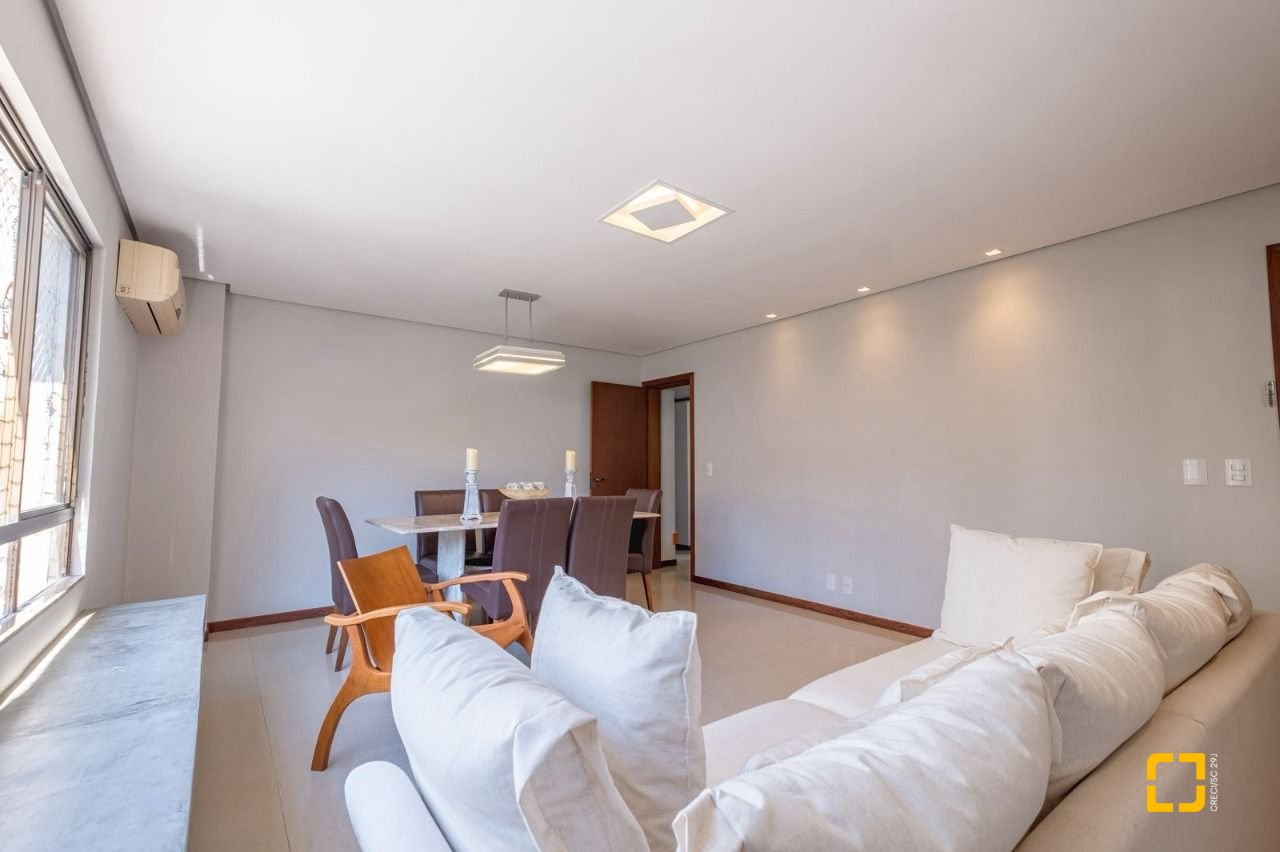 Cobertura com 221m², 3 quartos (sendo 1 suíte), 1 garagem, no bairro Centro em Florianópolis