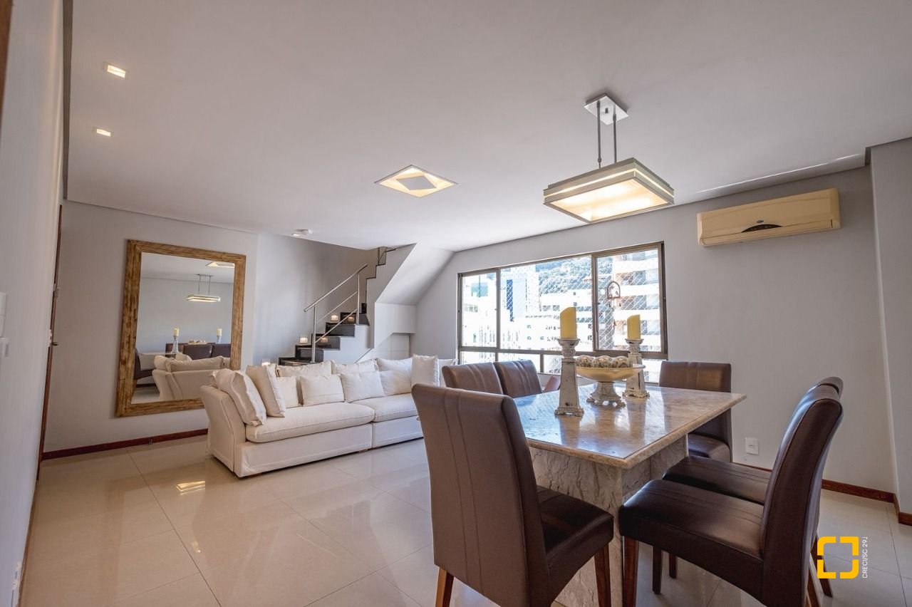 Cobertura com 221m², 3 quartos (sendo 1 suíte), 1 garagem, no bairro Centro em Florianópolis
