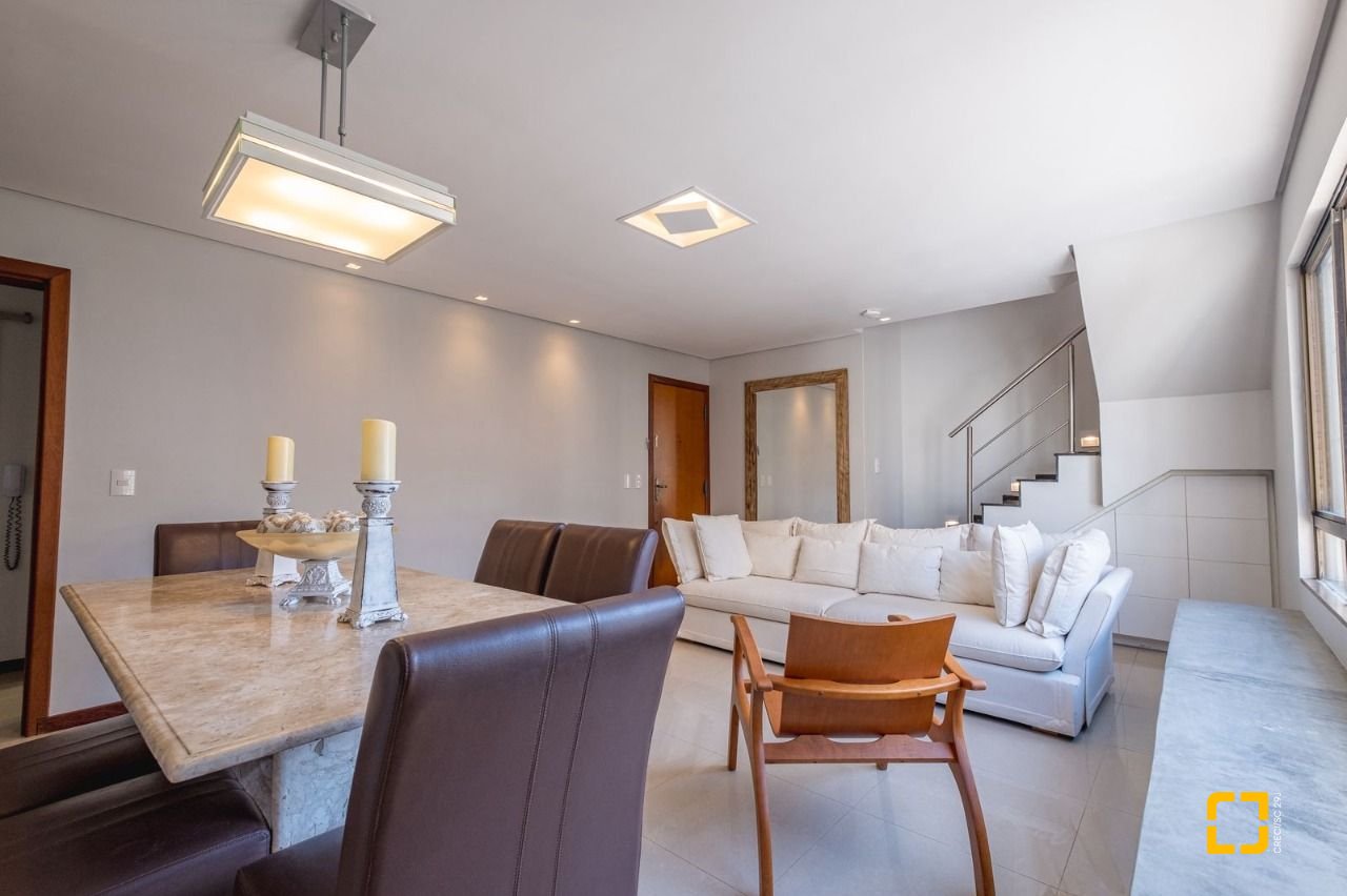 Cobertura com 221m², 3 quartos (sendo 1 suíte), 1 garagem, no bairro Centro em Florianópolis