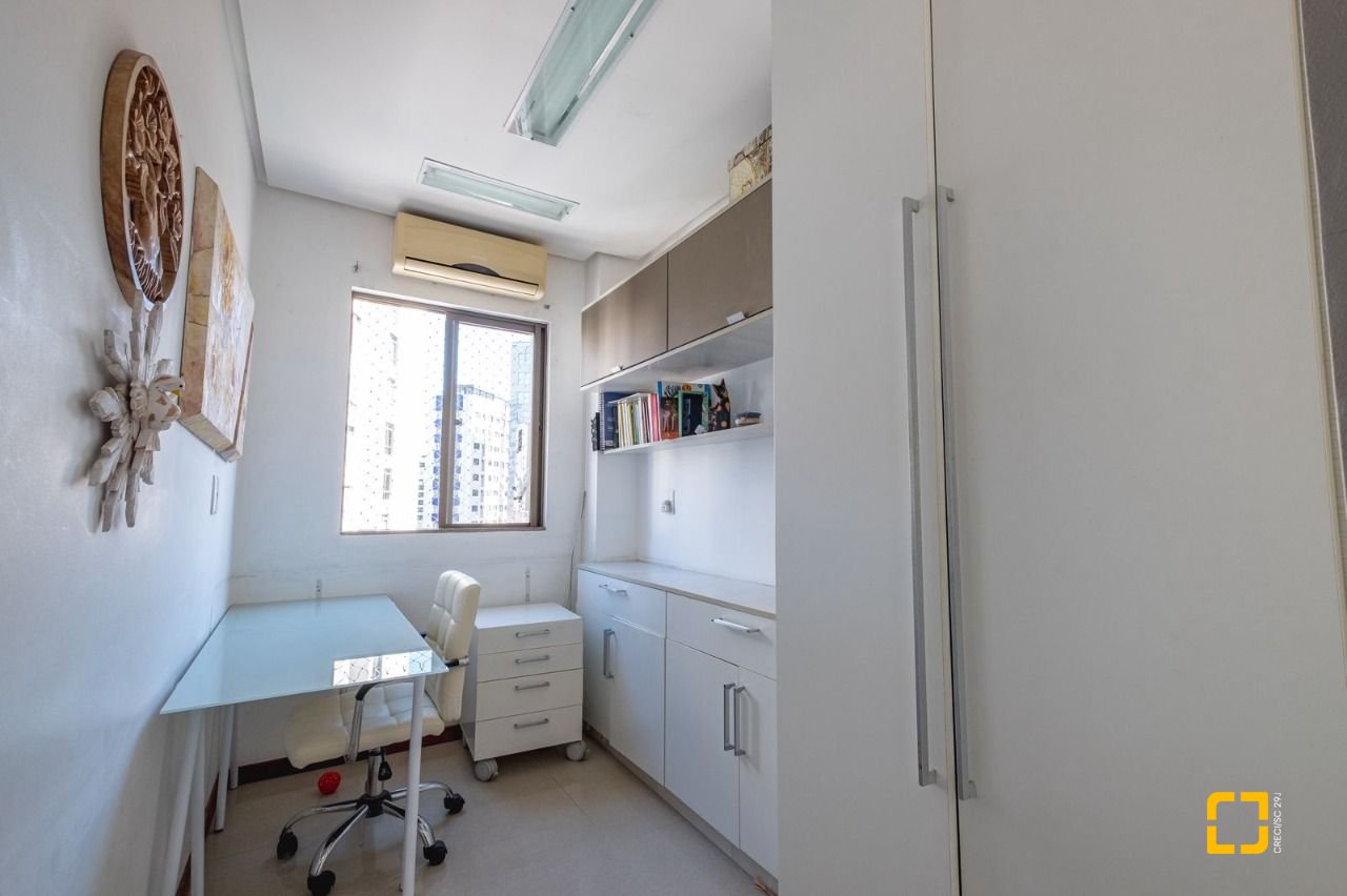 Cobertura com 221m², 3 quartos (sendo 1 suíte), 1 garagem, no bairro Centro em Florianópolis