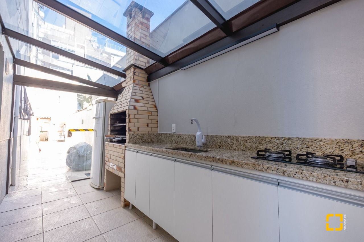 Cobertura com 221m², 3 quartos (sendo 1 suíte), 1 garagem, no bairro Centro em Florianópolis