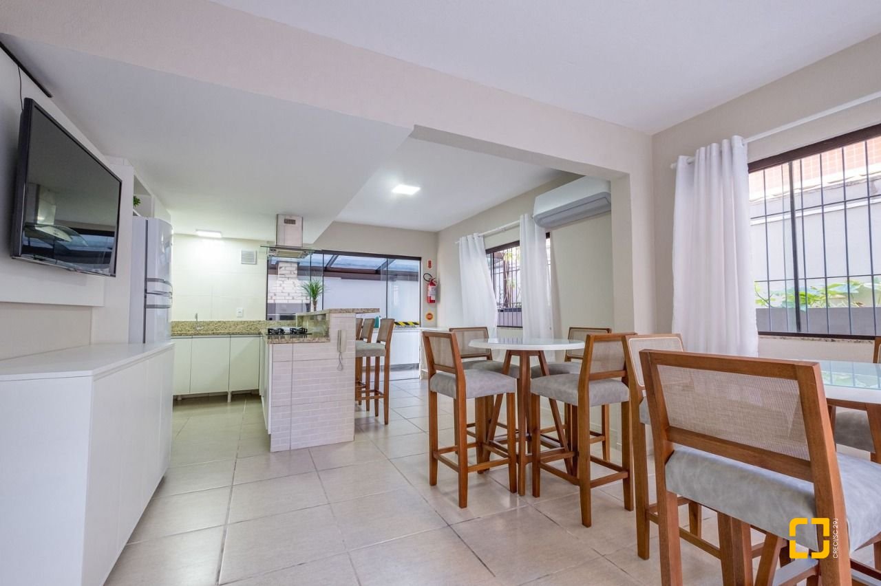 Cobertura com 221m², 3 quartos (sendo 1 suíte), 1 garagem, no bairro Centro em Florianópolis