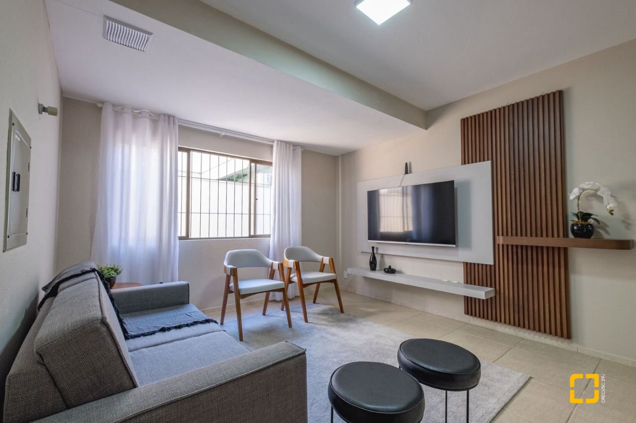 Cobertura com 221m², 3 quartos (sendo 1 suíte), 1 garagem, no bairro Centro em Florianópolis