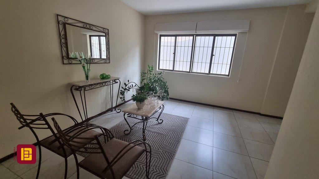 Cobertura com 221m², 3 quartos (sendo 1 suíte), 1 garagem, no bairro Centro em Florianópolis