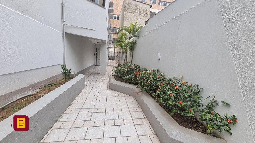 Cobertura com 221m², 3 quartos (sendo 1 suíte), 1 garagem, no bairro Centro em Florianópolis
