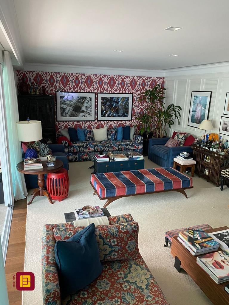Apartamento com 305m², 5 quartos (sendo 1 suíte), 4 garagens, no bairro Campeche em Florianópolis