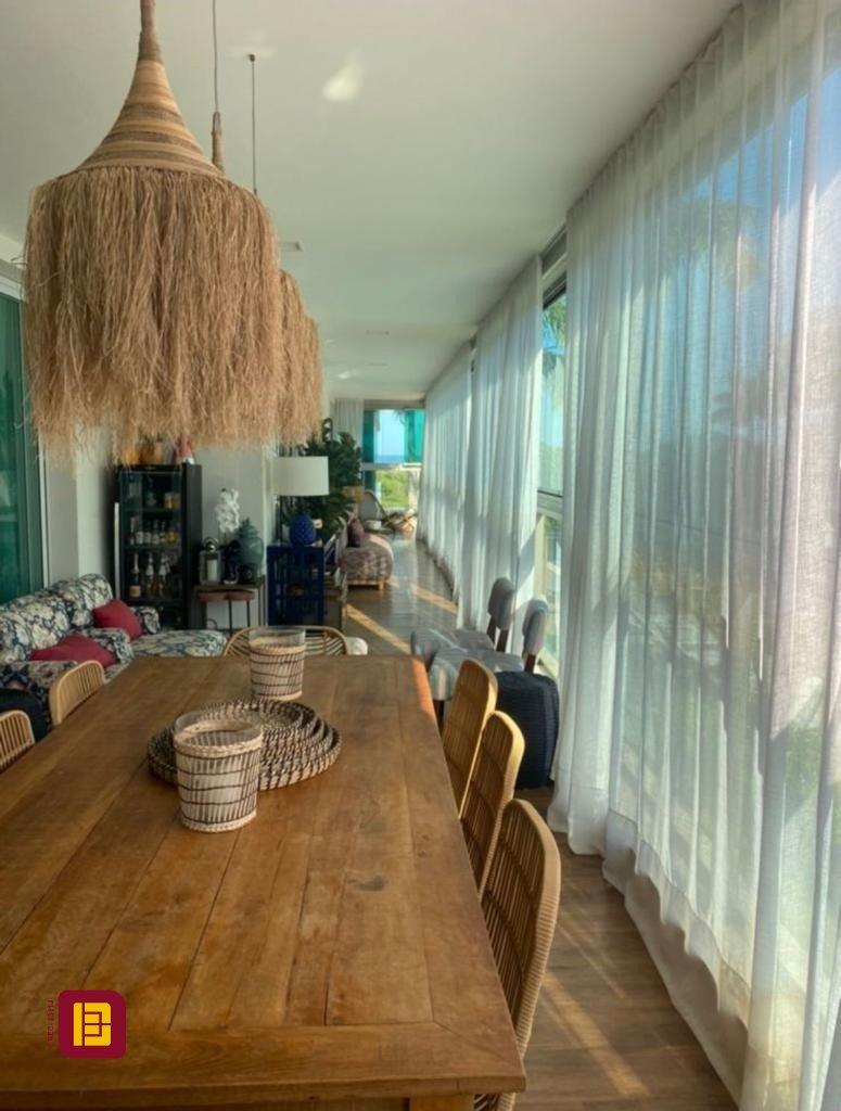 Apartamento com 305m², 5 quartos (sendo 1 suíte), 4 garagens, no bairro Campeche em Florianópolis