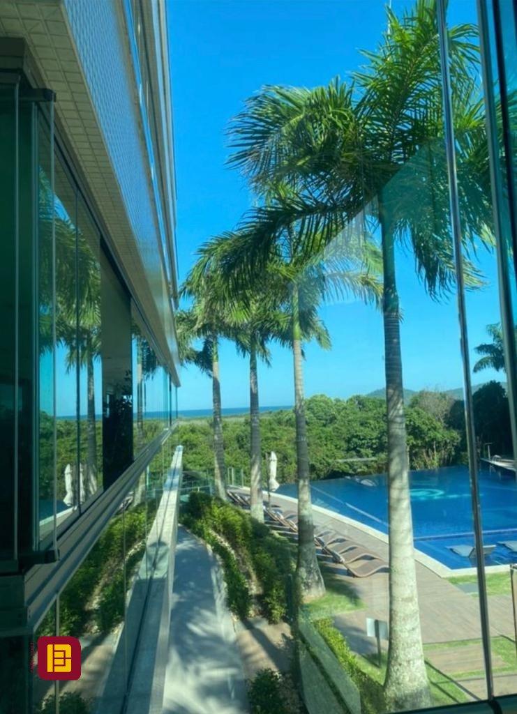 Apartamento com 305m², 5 quartos (sendo 1 suíte), 4 garagens, no bairro Campeche em Florianópolis