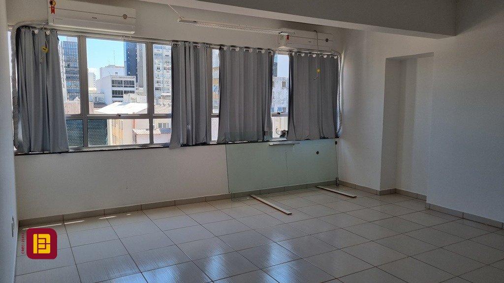 Sala com 180m², no bairro Centro em Florianópolis