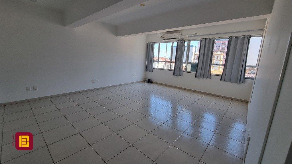 Sala com 180m², no bairro Centro em Florianópolis