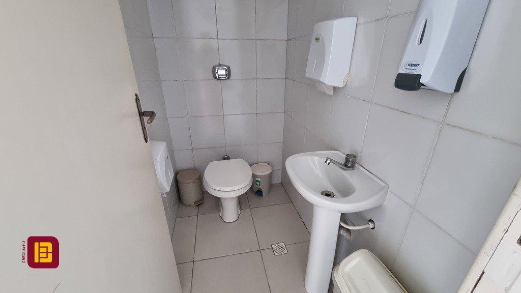 Sala com 180m², no bairro Centro em Florianópolis